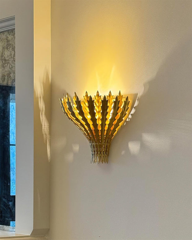 Wall Light Handmade Leaf Motif Metal Body Elegant Sconce