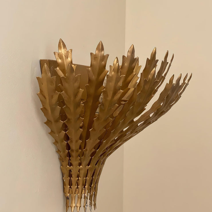 Wall Light Handmade Leaf Motif Metal Body Elegant Sconce