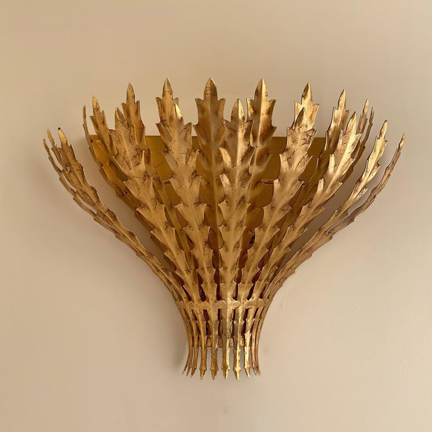 Wall Light Handmade Leaf Motif Metal Body Elegant Sconce