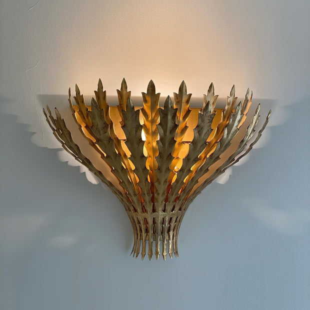 Wall Light Handmade Leaf Motif Metal Body Elegant Sconce