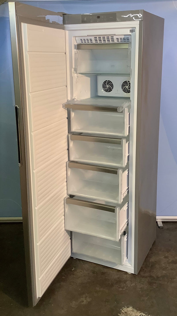 Whirlpool Freestanding Freezer UW8F2CXLSB L48821
